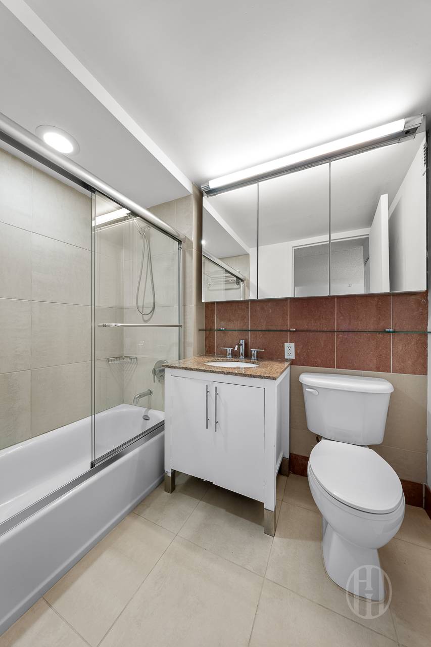 555 W 23rd Street N5E