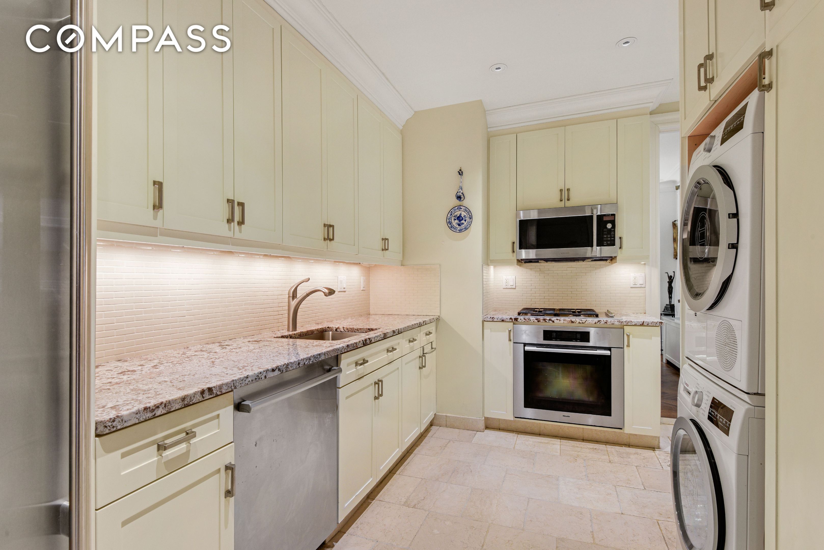 905 W End Avenue 104