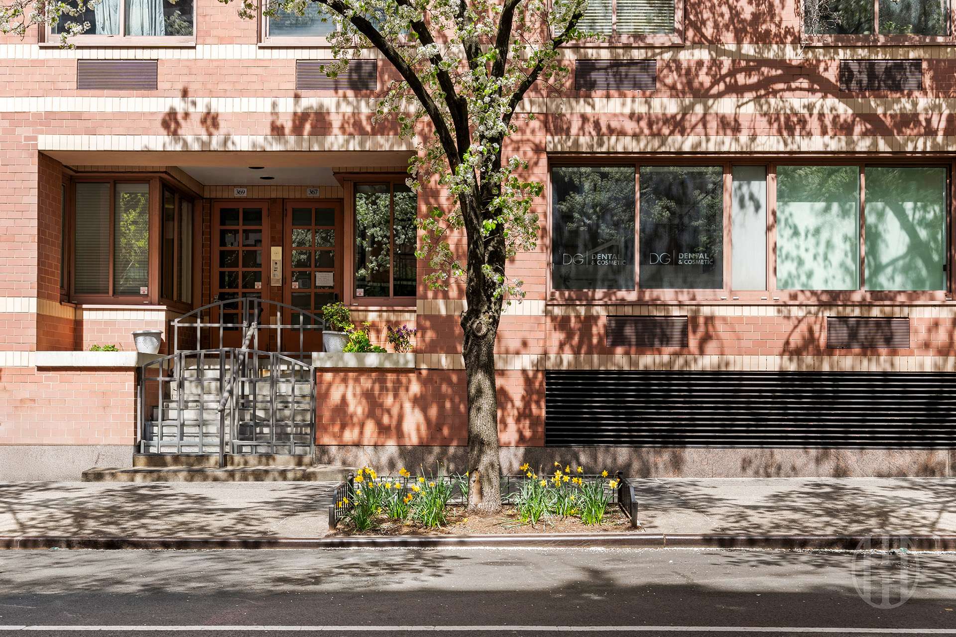 367 W 49th Street TH 1D