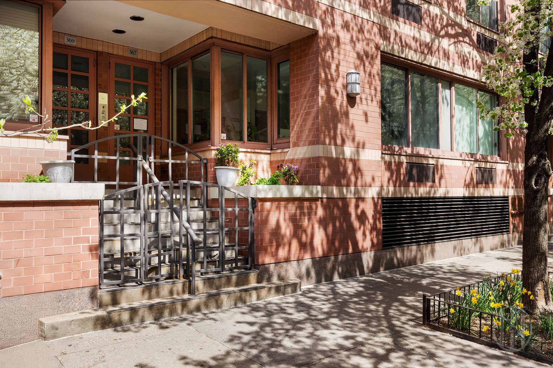 367 W 49th Street TH 1D