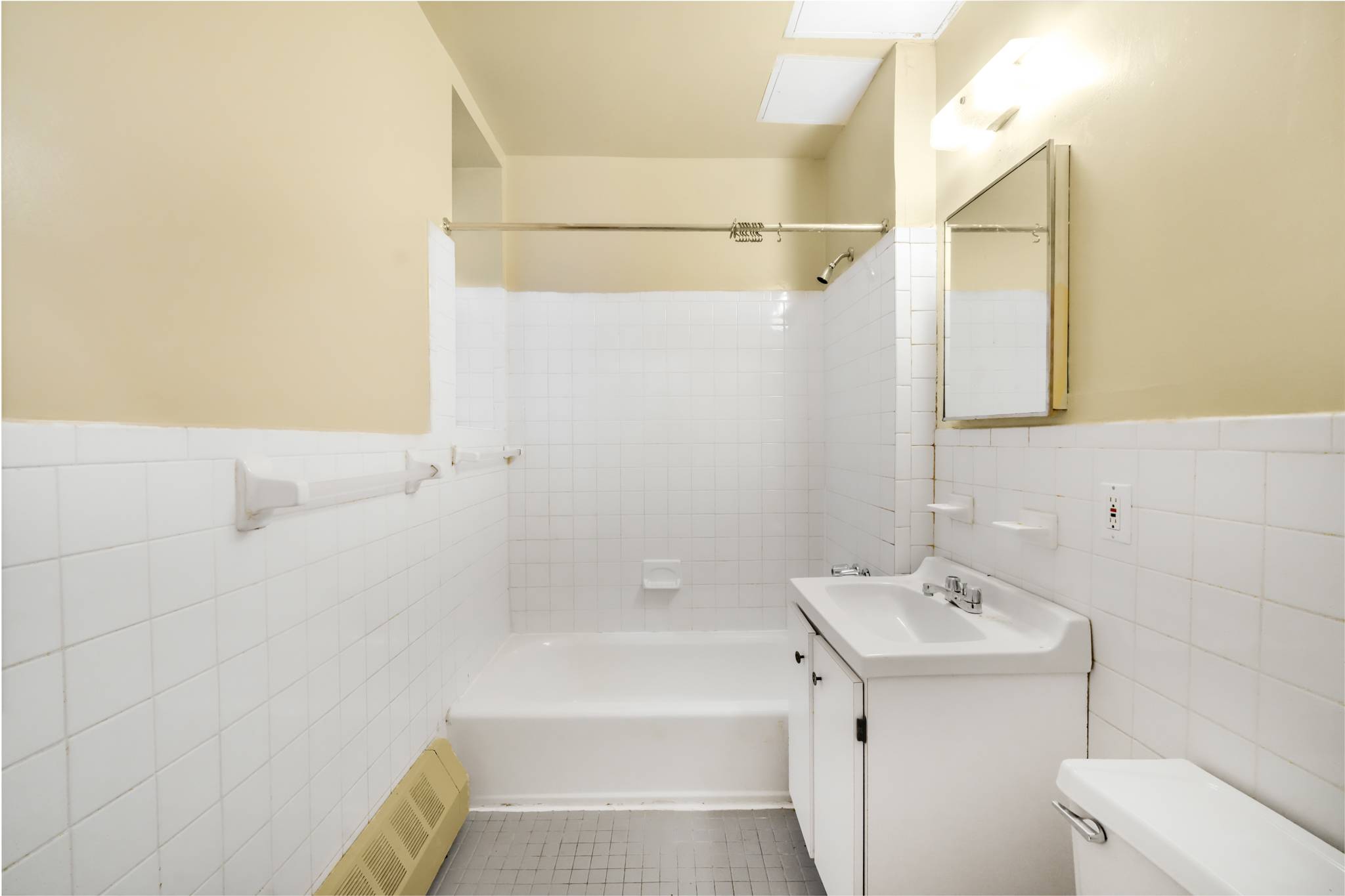 472 Bainbridge Street 1B