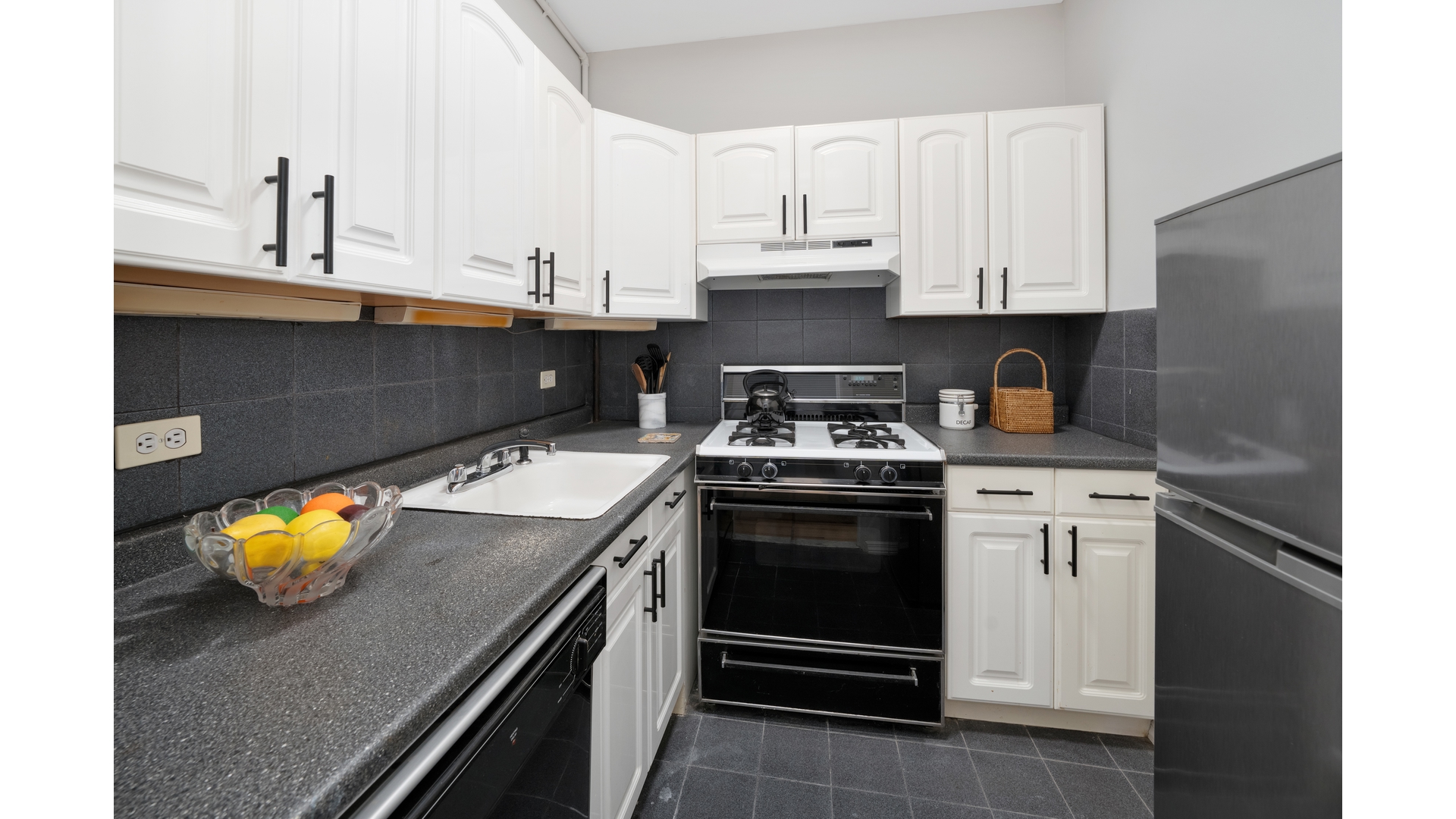210 RIVERSIDE Drive 1A
