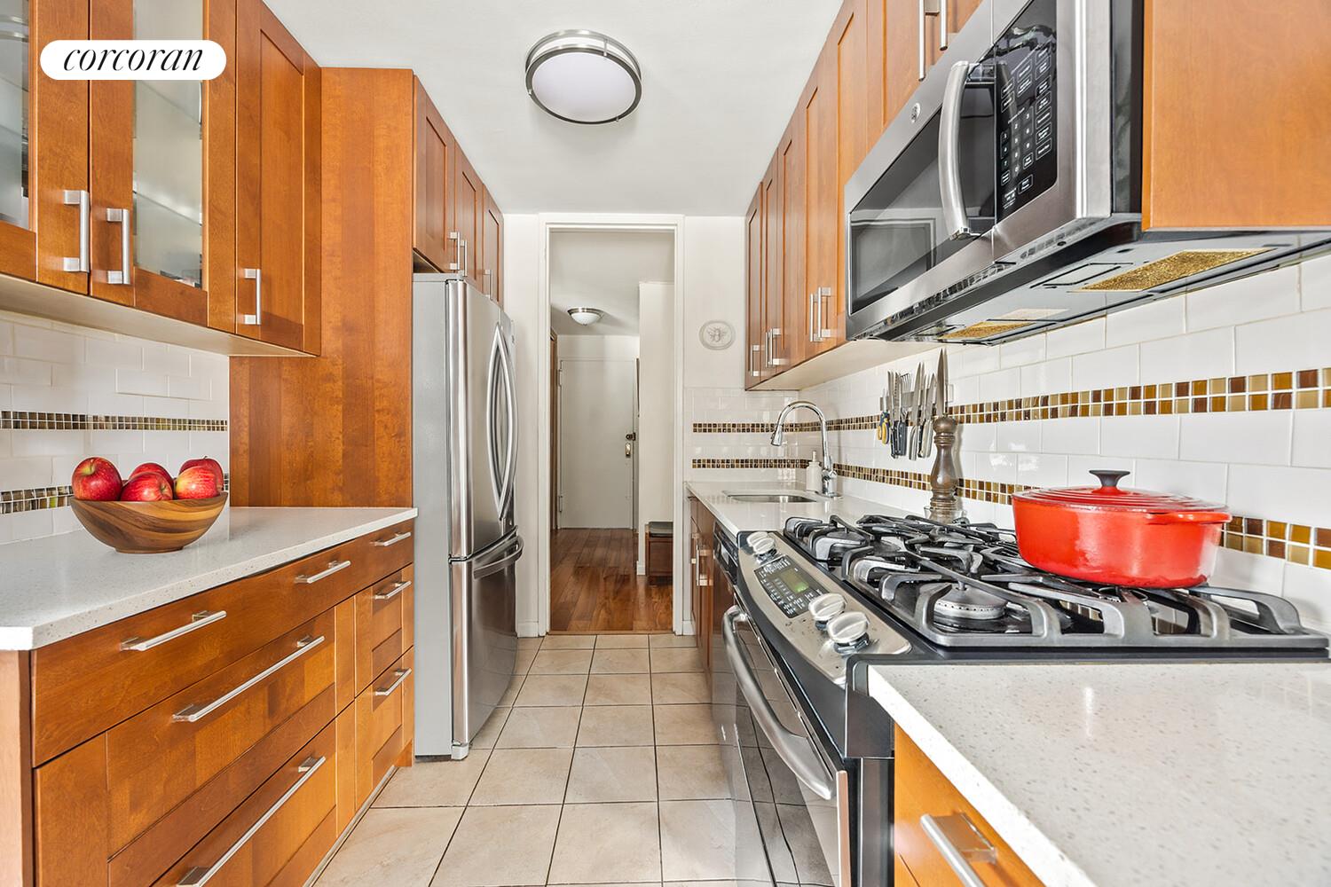 195 WILLOUGHBY Avenue 112