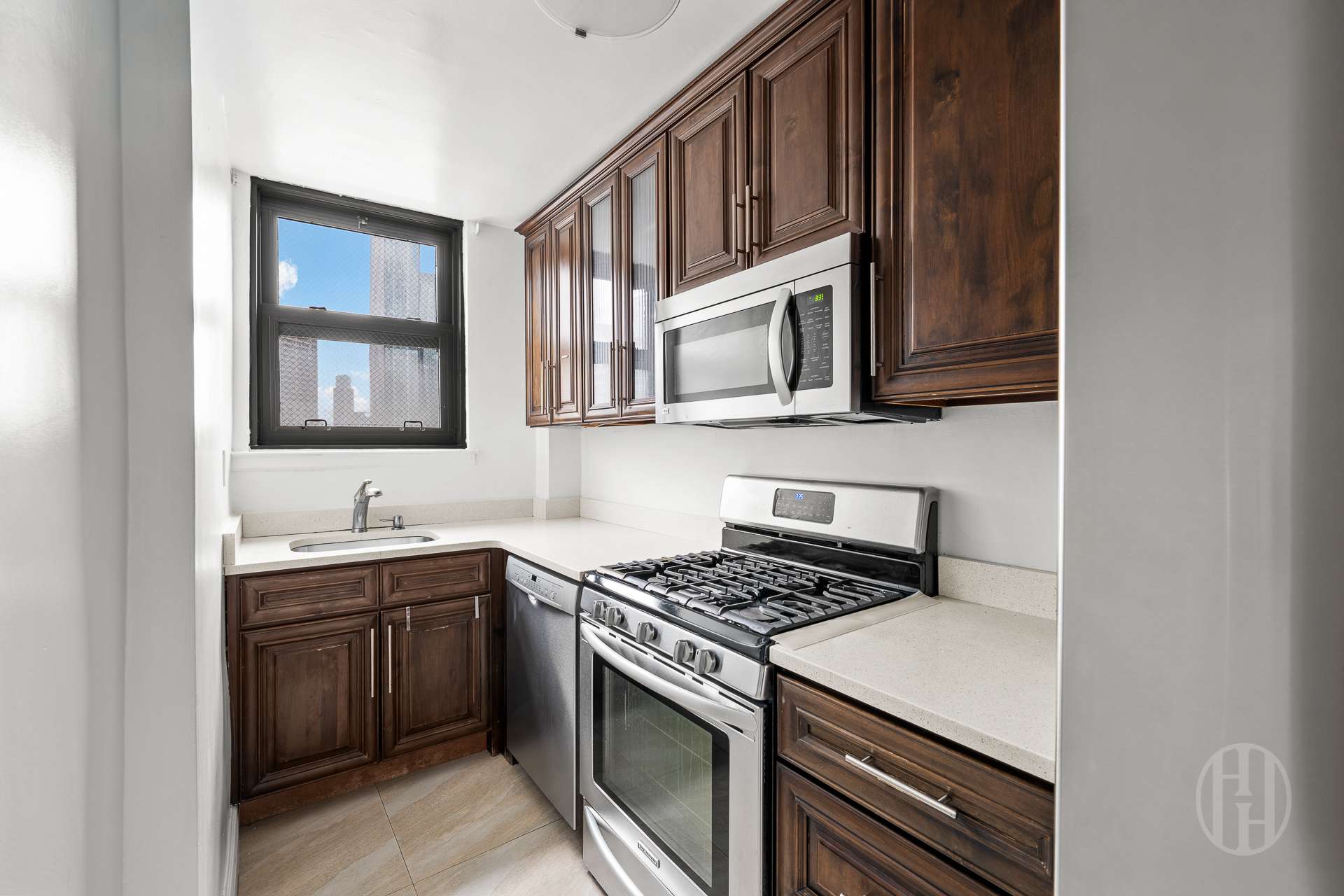 225 E 36th Street 9-E