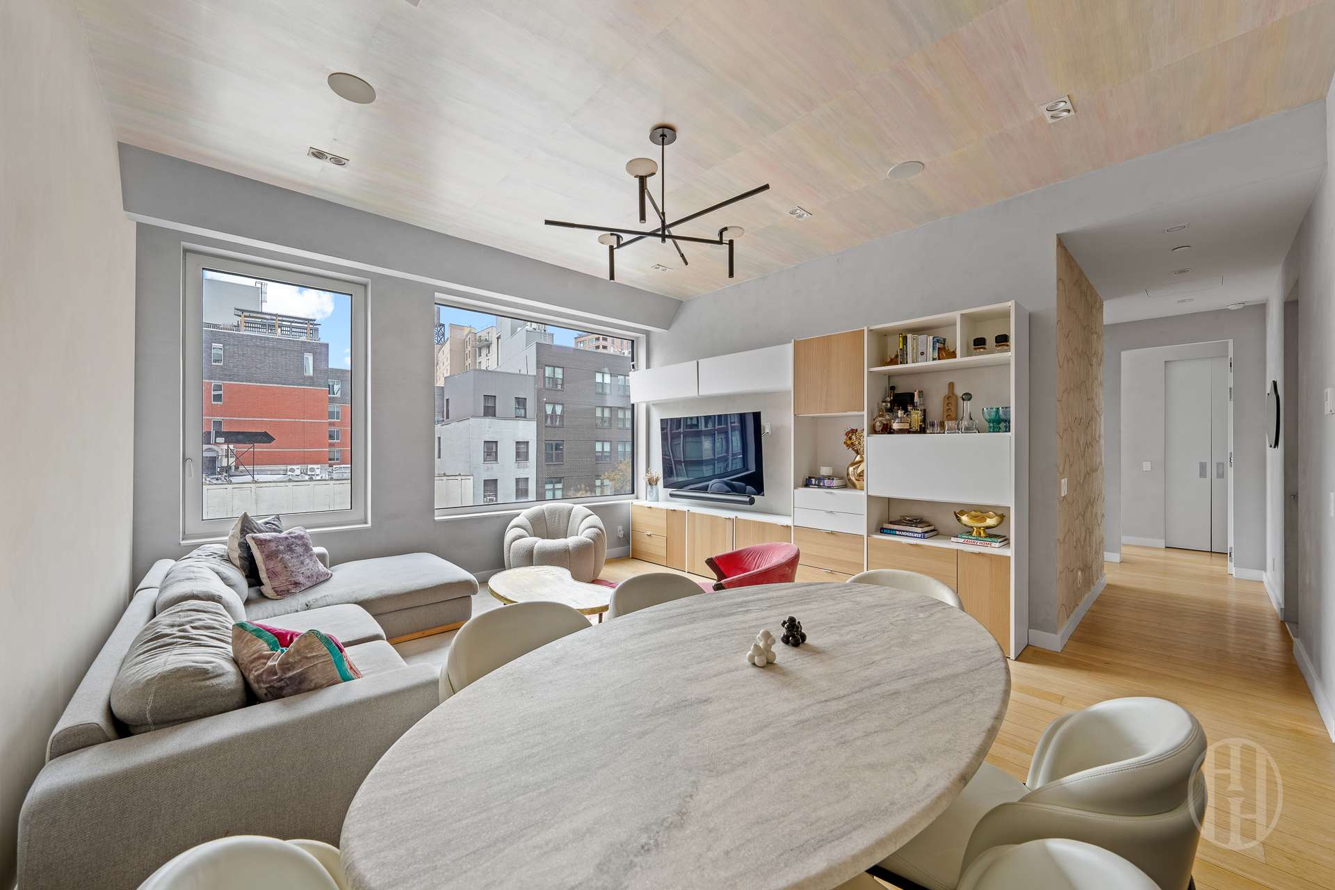 32 E 1st Street 4D