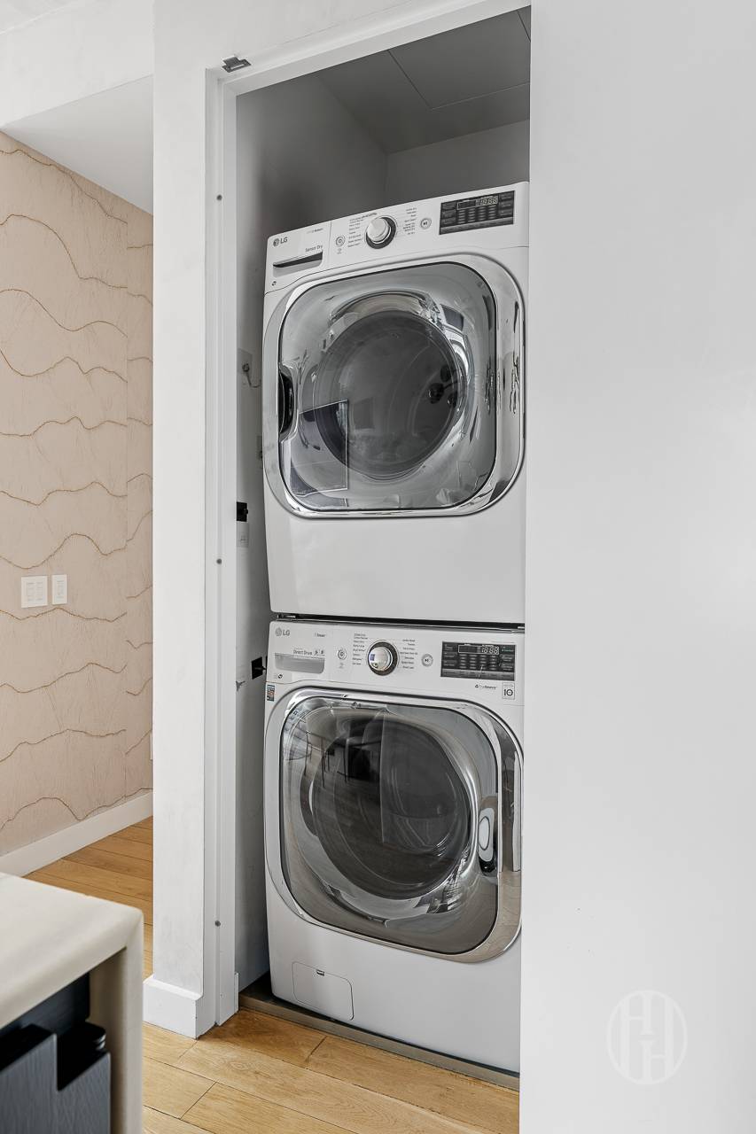 32 E 1st Street 4D