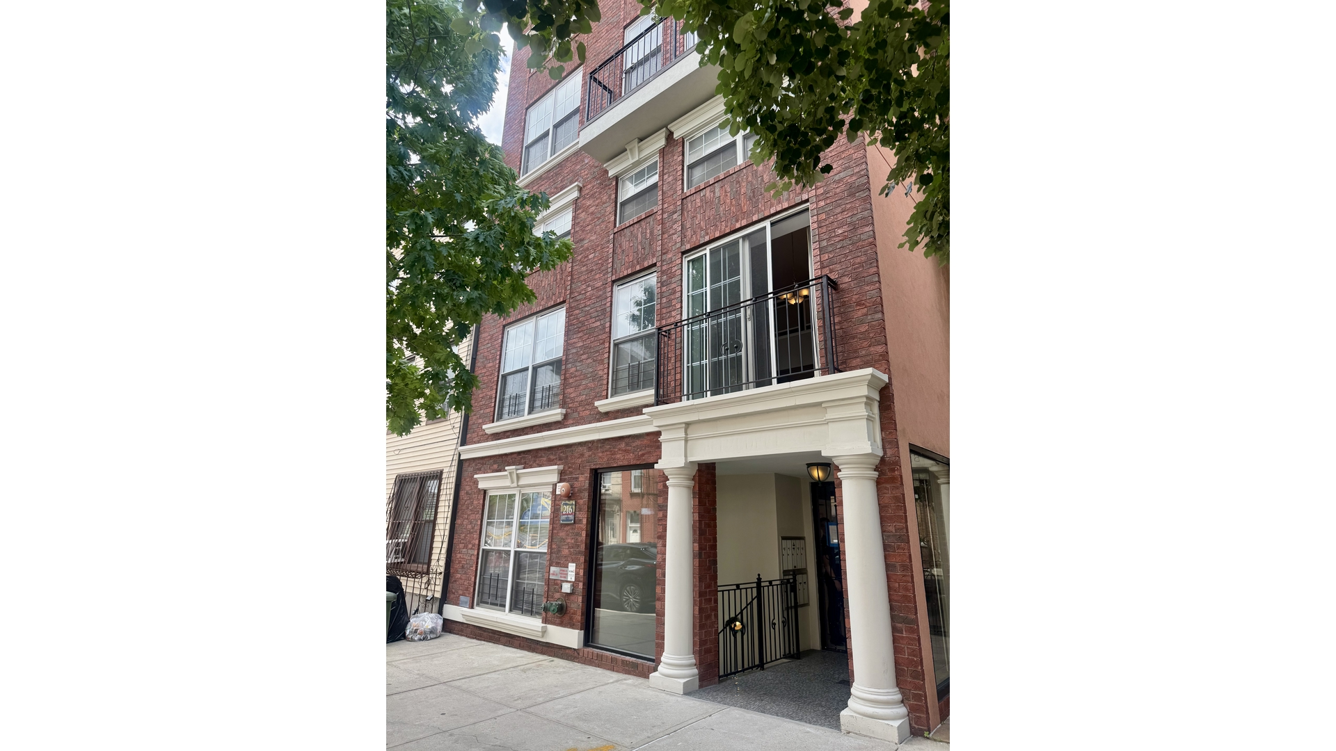 216 CALYER Street 2A
