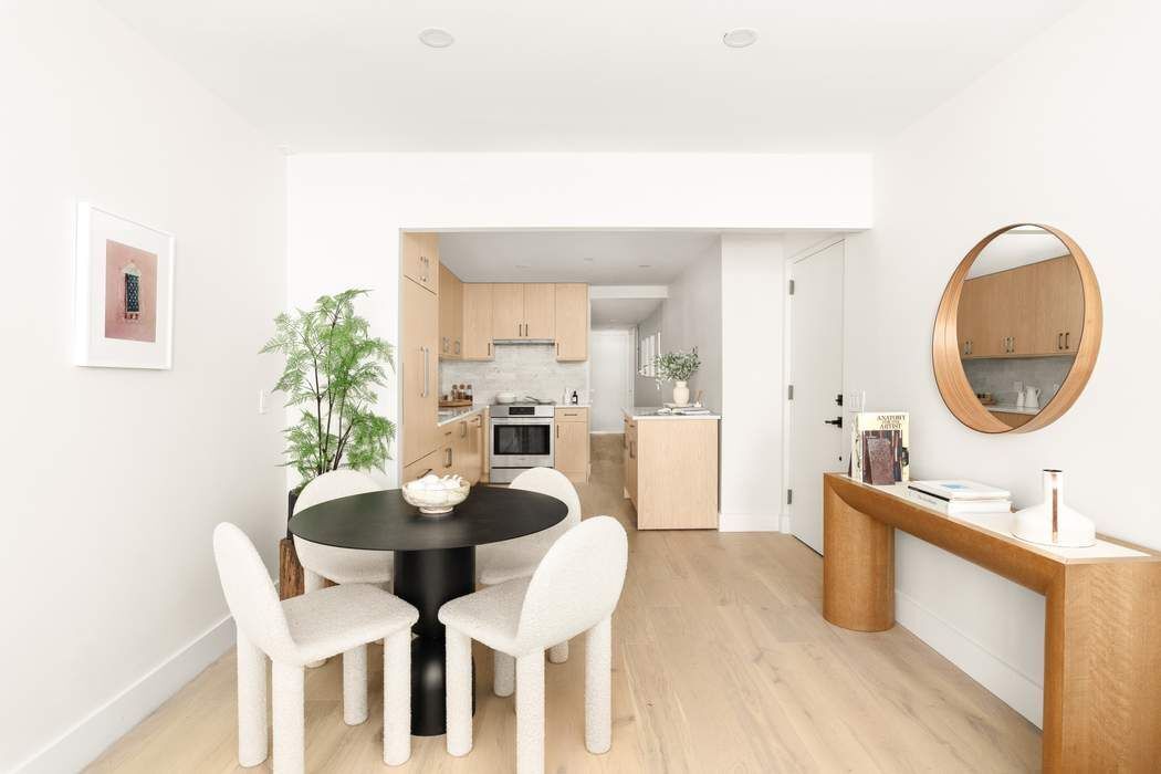 221 E 48th Street Garden