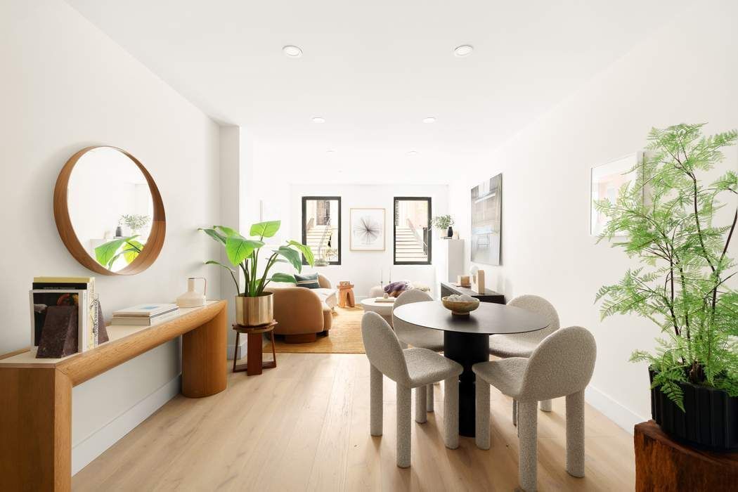 221 E 48th Street Garden