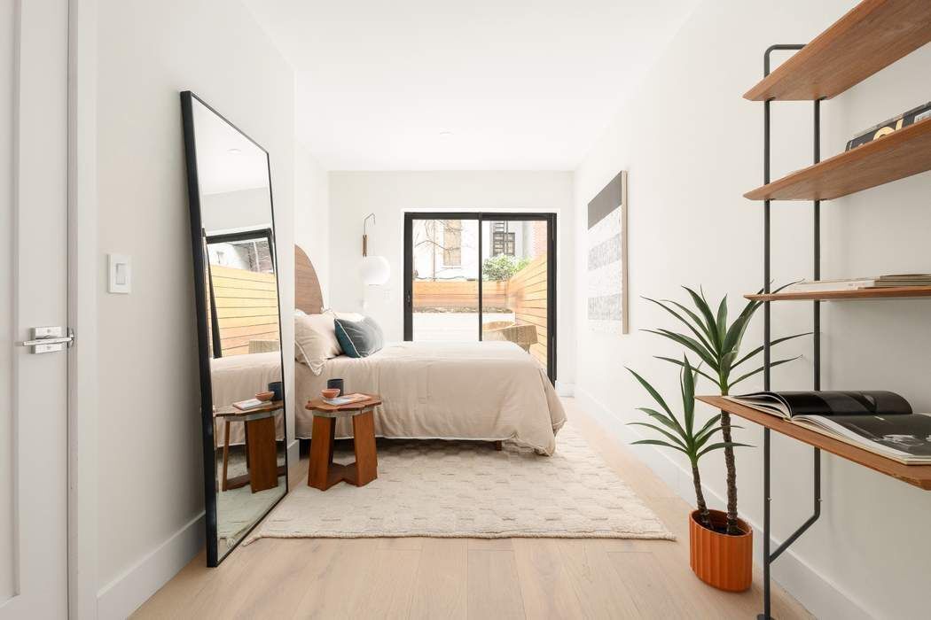 221 E 48th Street Garden