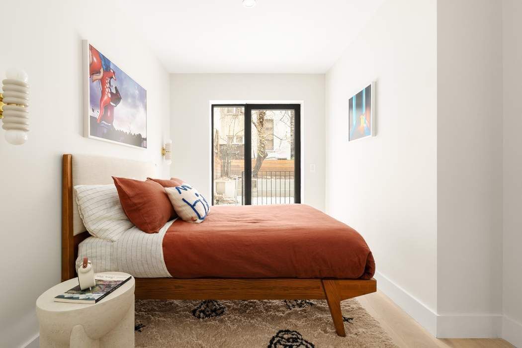 221 E 48th Street Garden