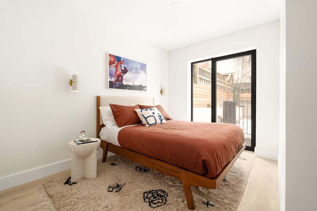 221 E 48th Street Garden