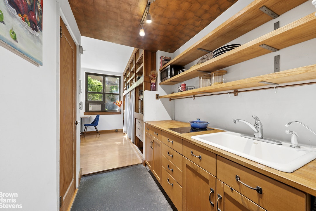 22 IRVING Place 1A