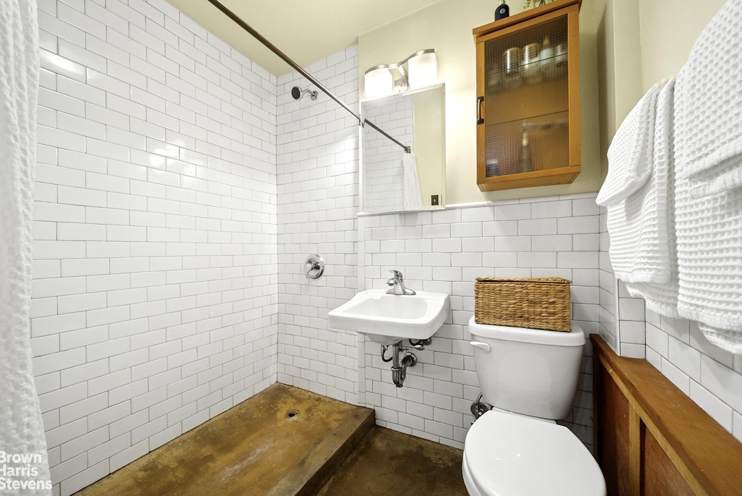 22 IRVING Place 1A