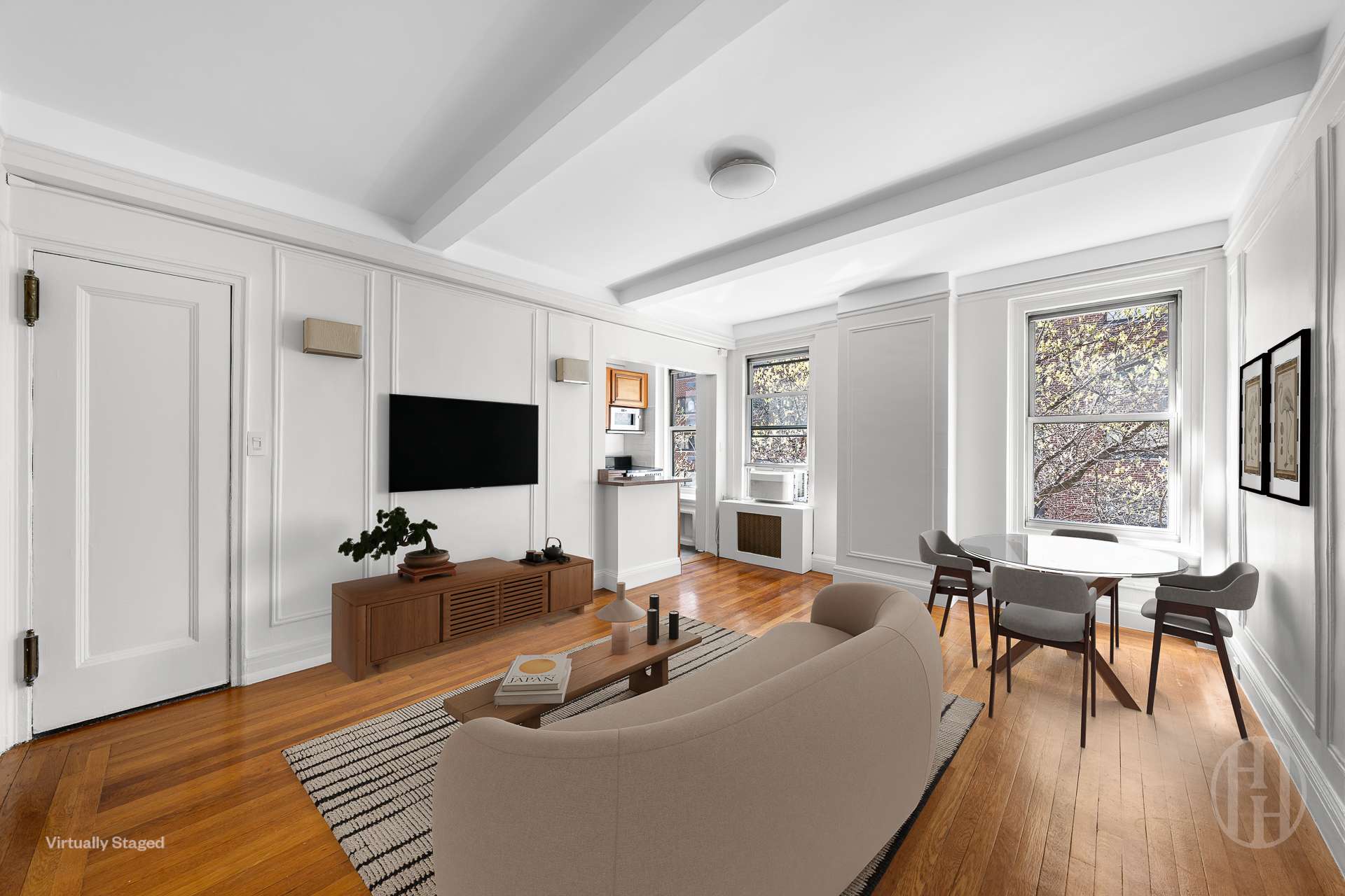 325 W 45th Street 401