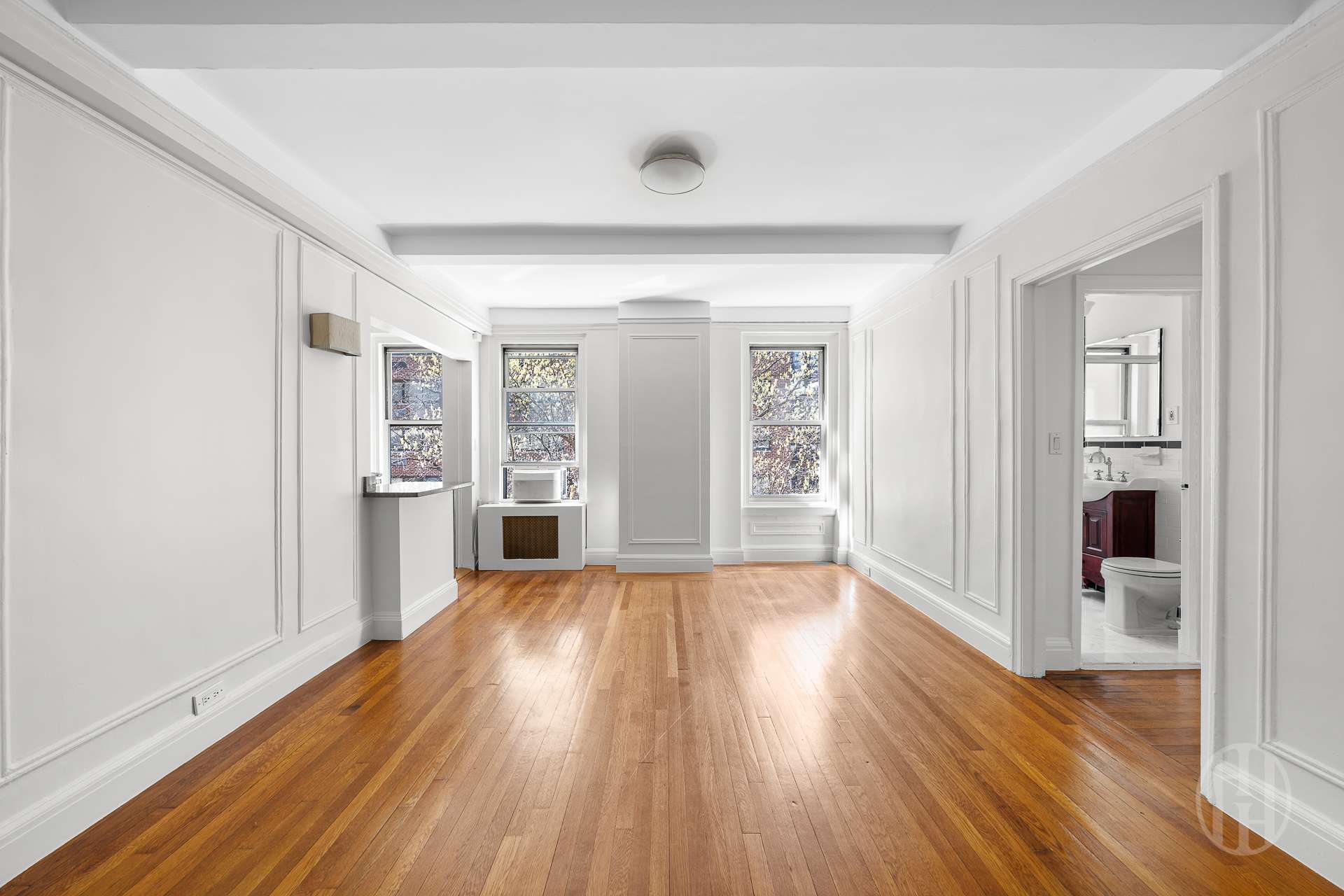 325 W 45th Street 401