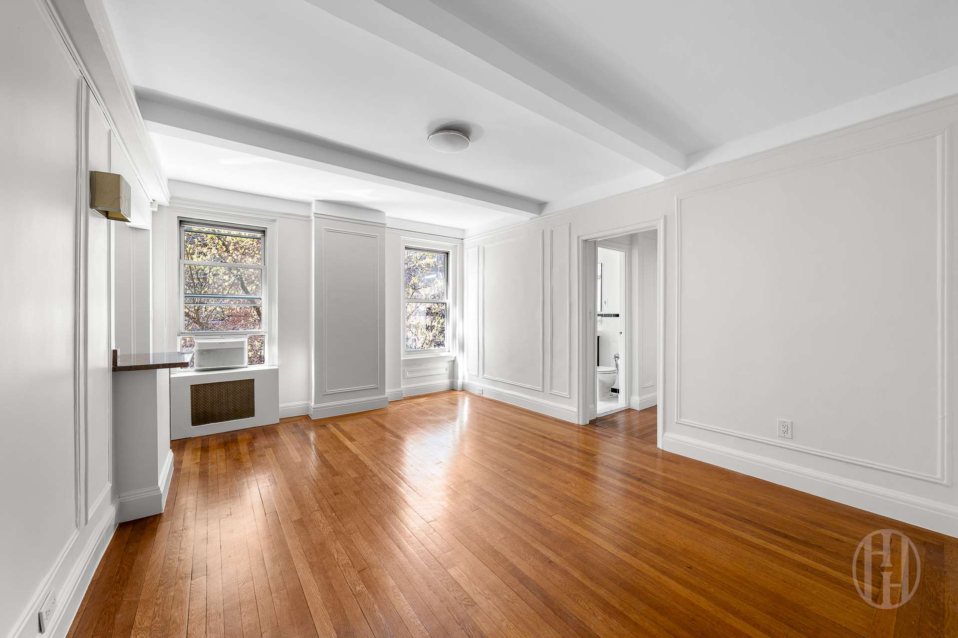 325 W 45th Street 401