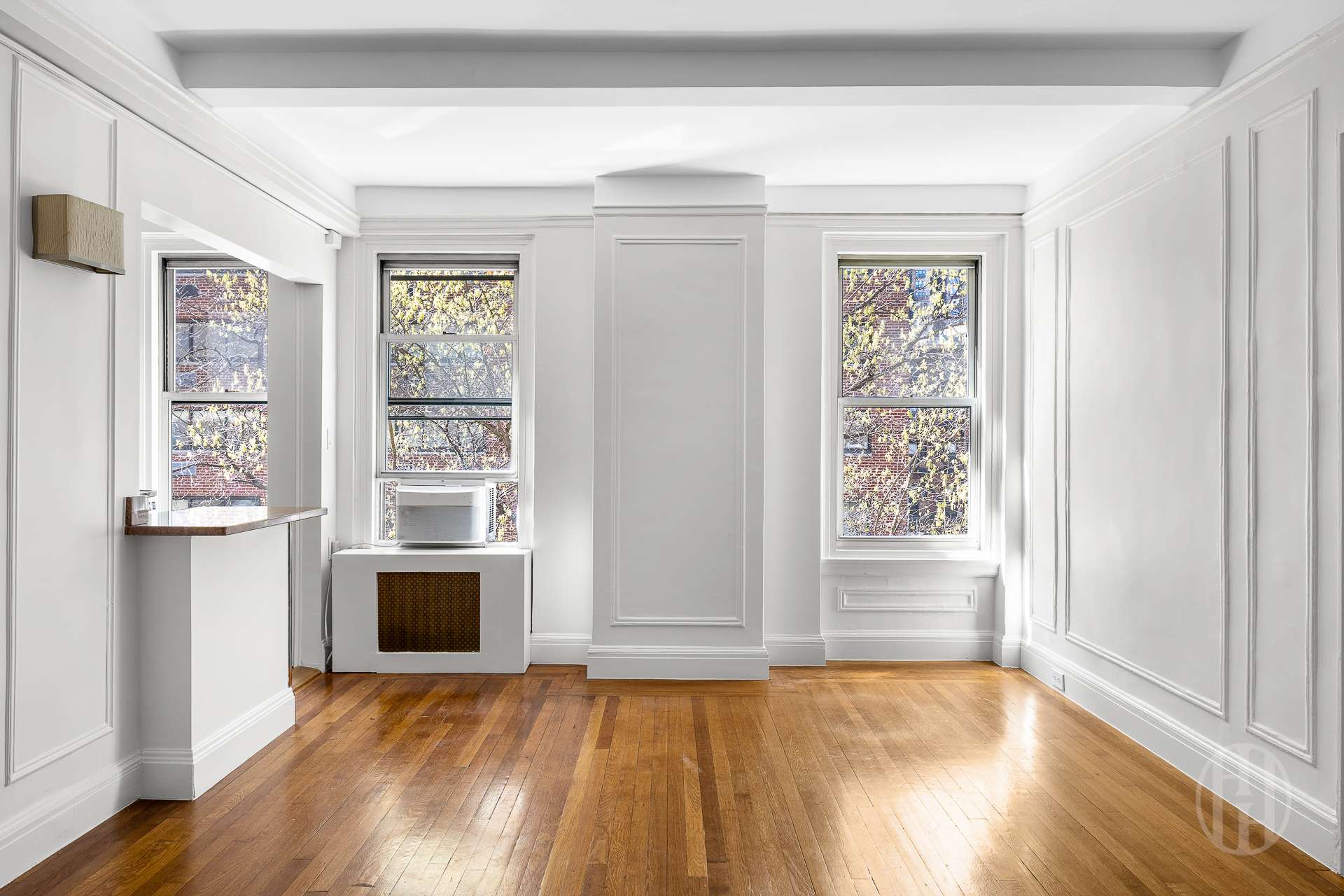 325 W 45th Street 401