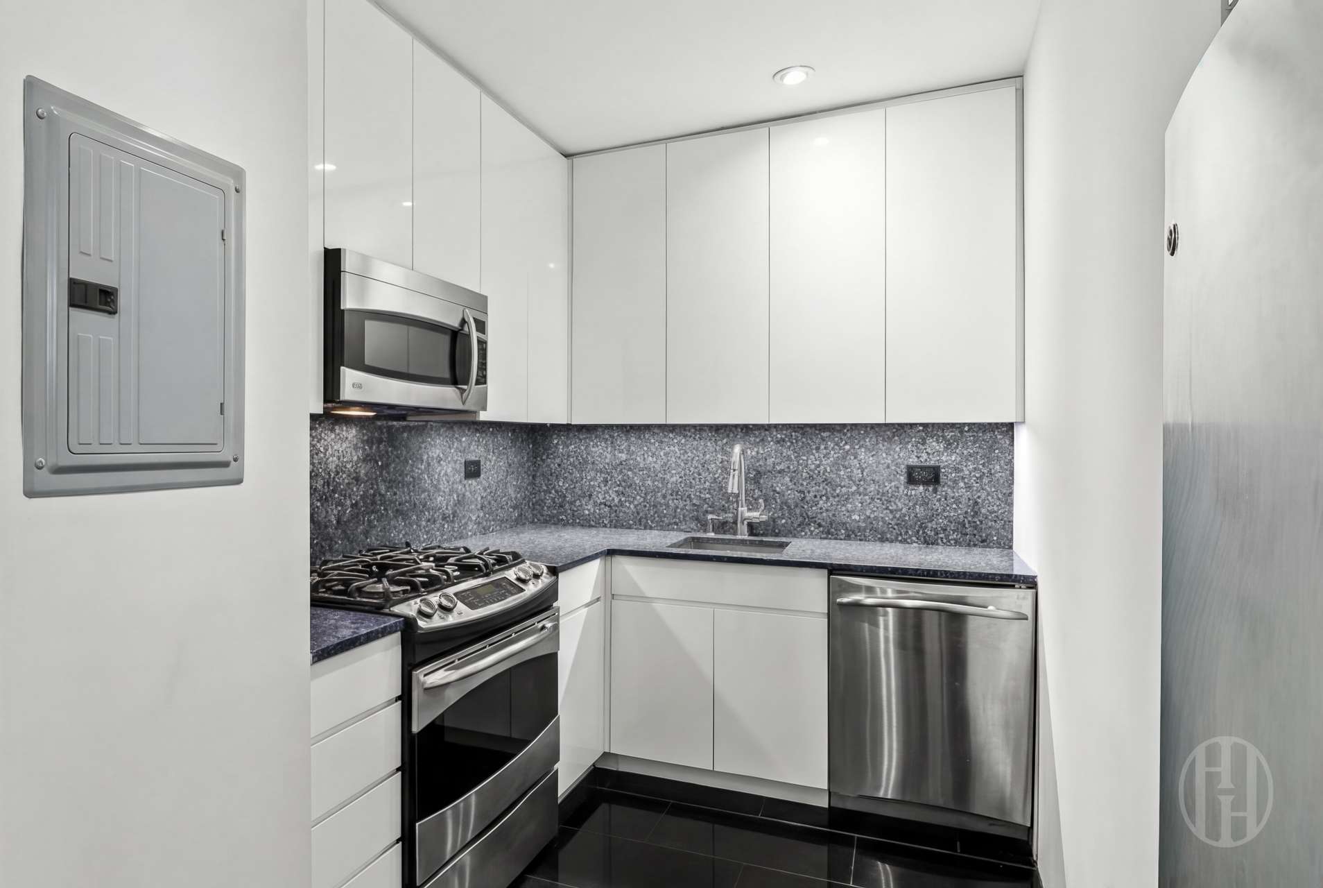 155 E 34th Street 20K