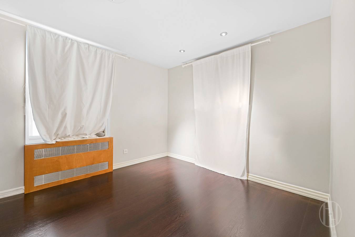 54 E 8th Street 3J