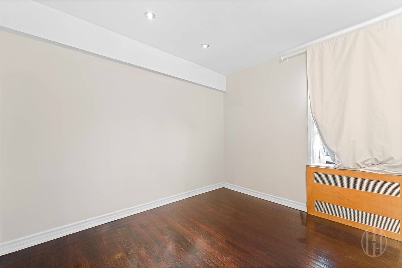 54 E 8th Street 3J