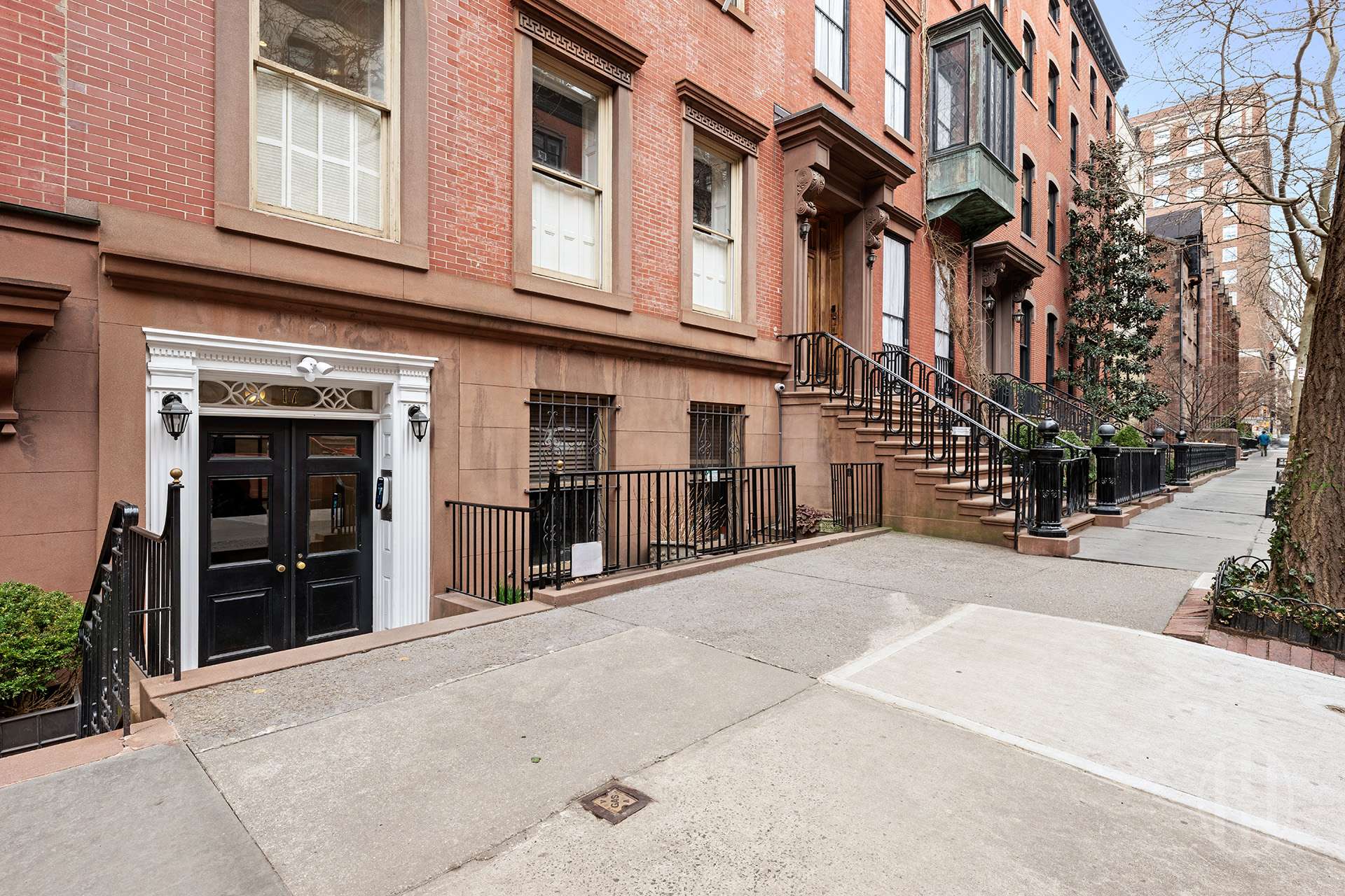 17 W 10th Street 1N