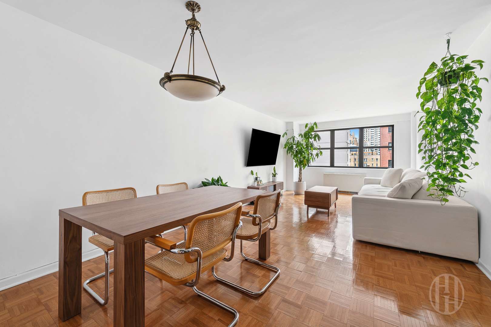 201 E 28th Street 10L