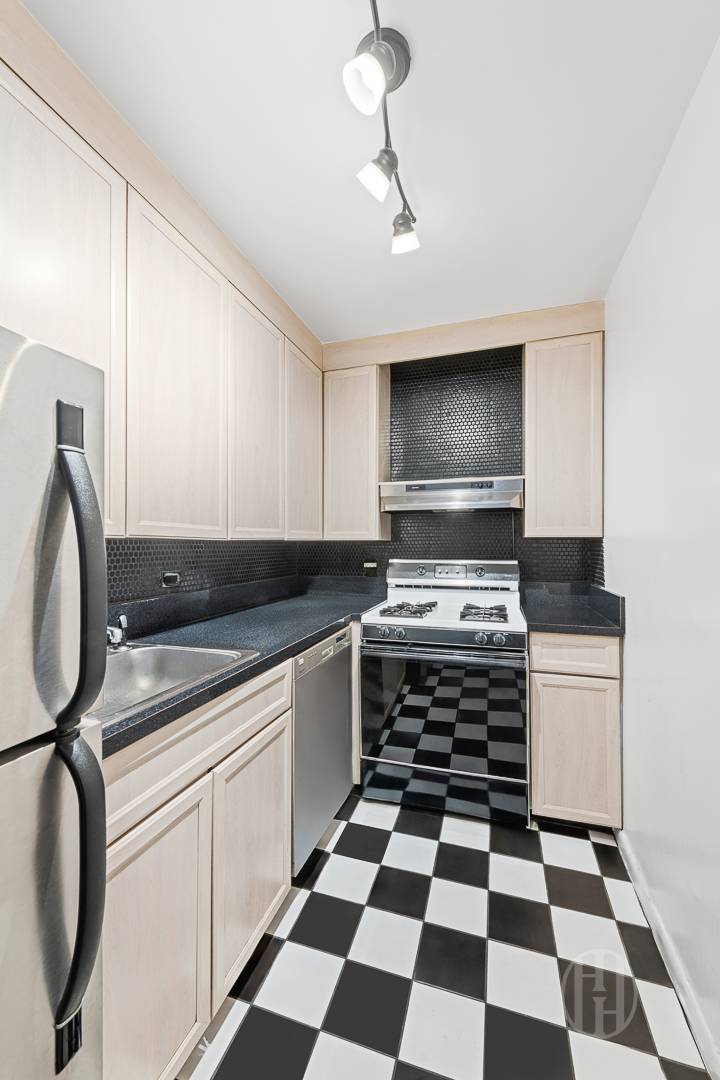 201 E 28th Street 10L