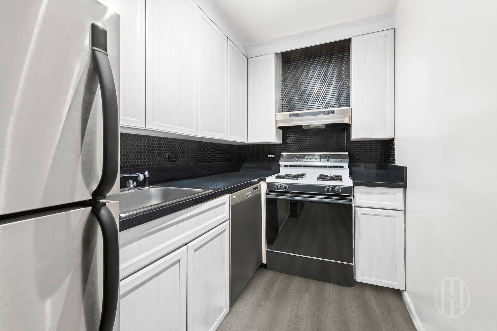 201 E 28th Street 10L