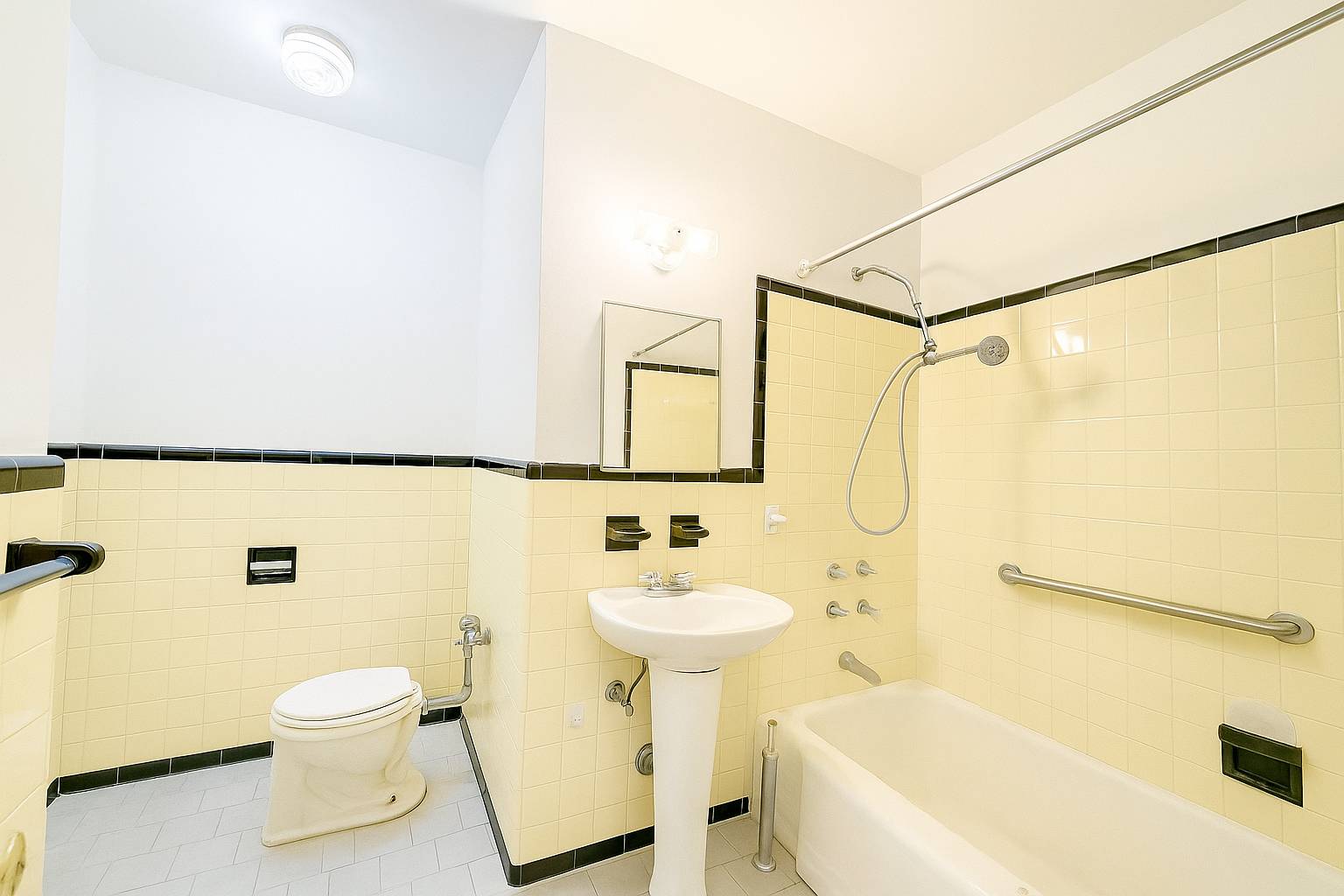915 E 17th Street 302