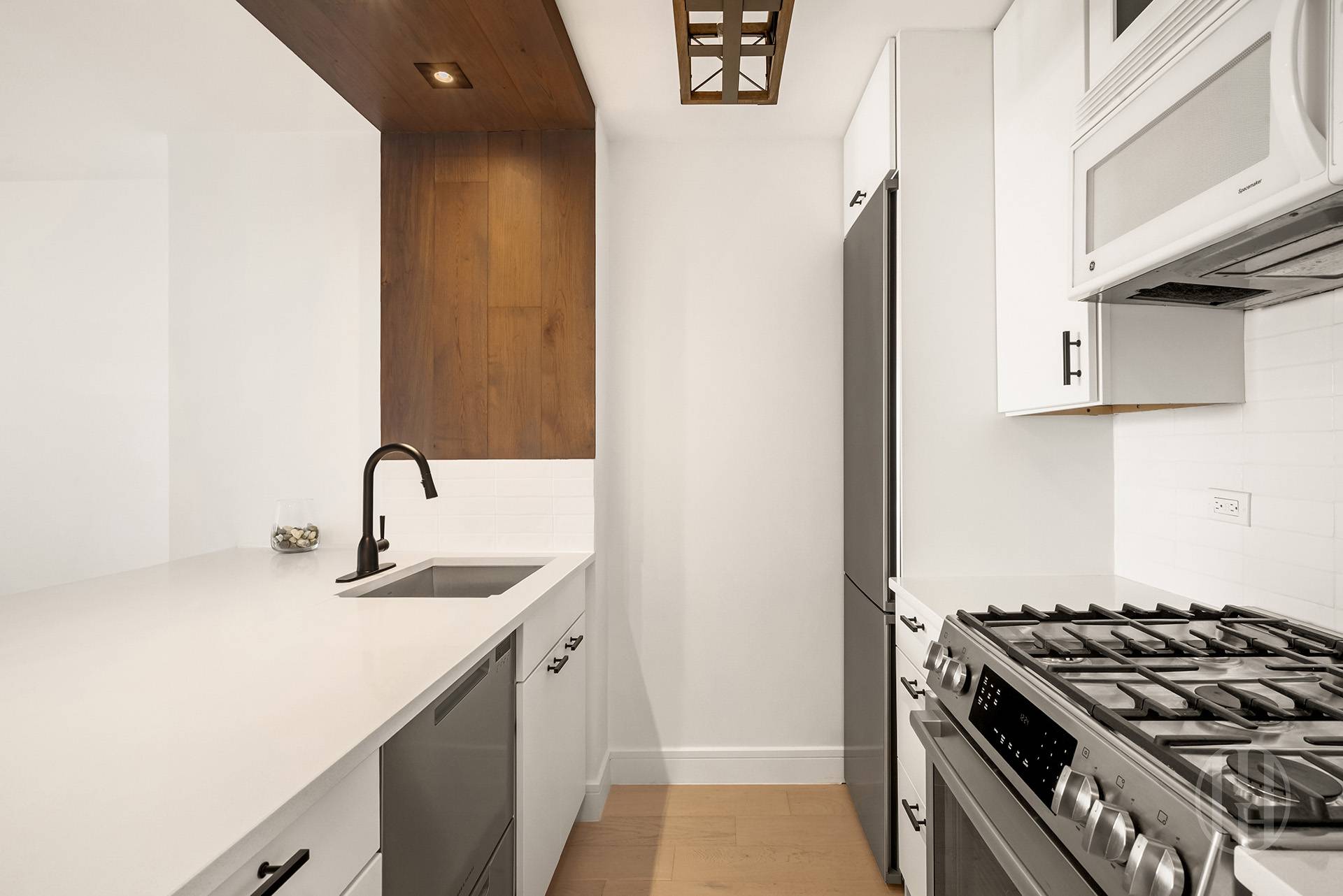 200 Rector Place 35C