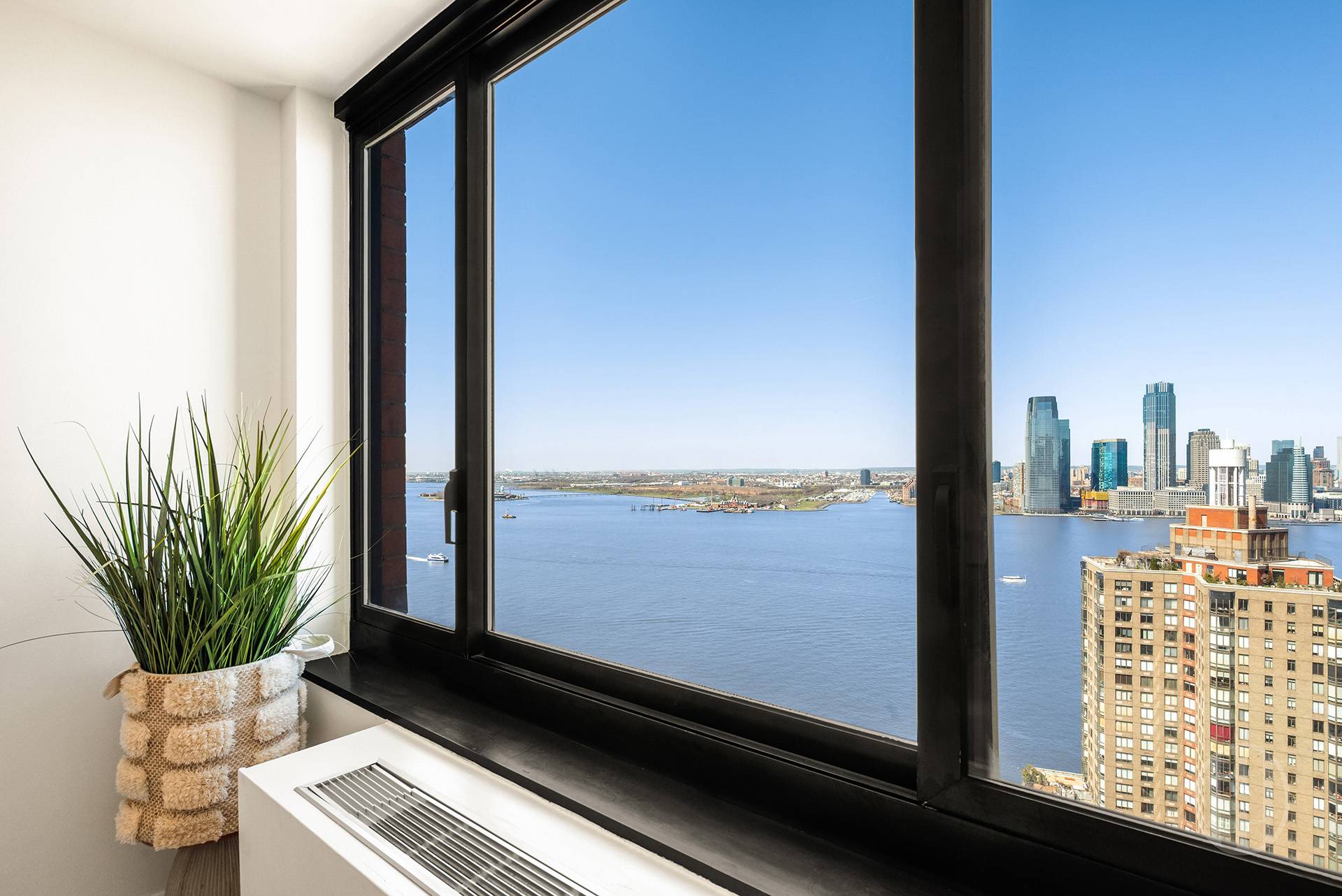 200 Rector Place 35C