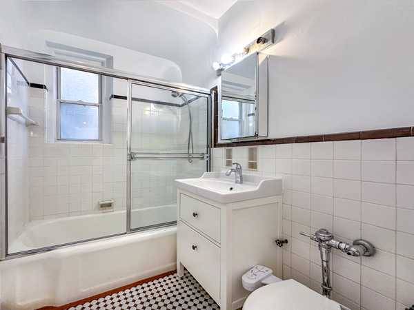 1615 Ave I 122