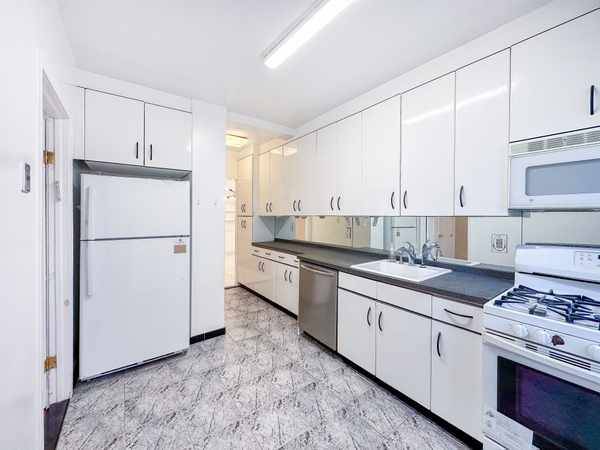 1615 Ave I 122