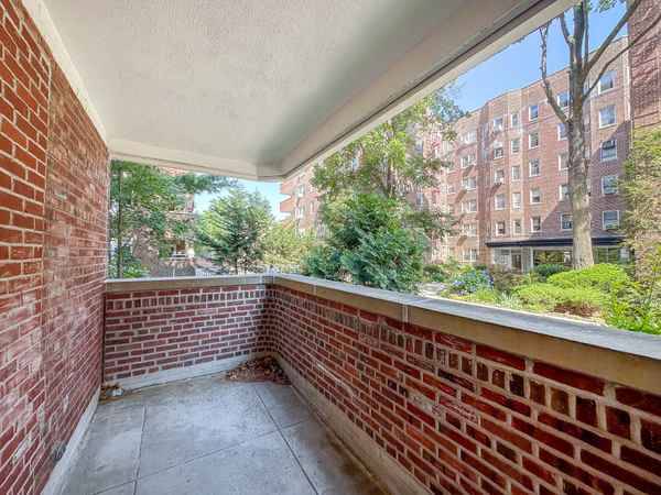 1615 Ave I 122