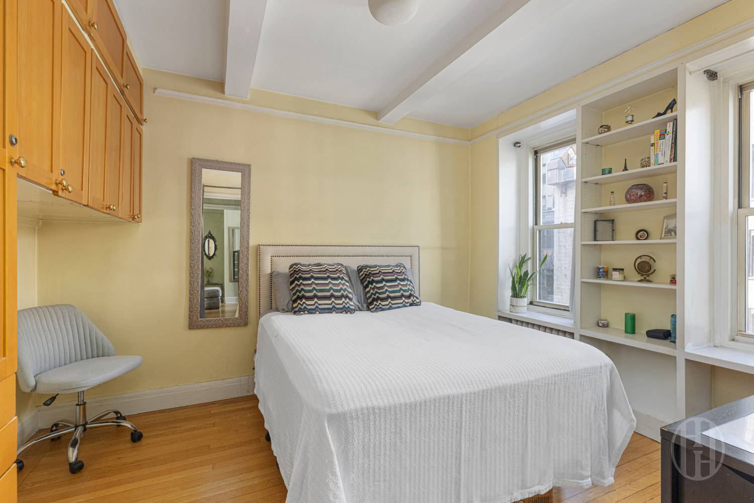 325 W 45th Street 519