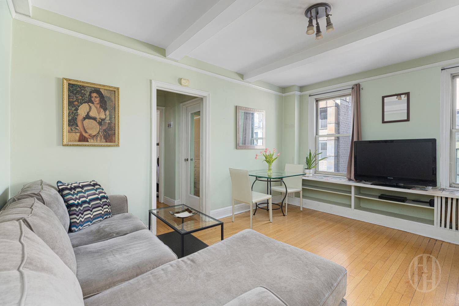 325 W 45th Street 519