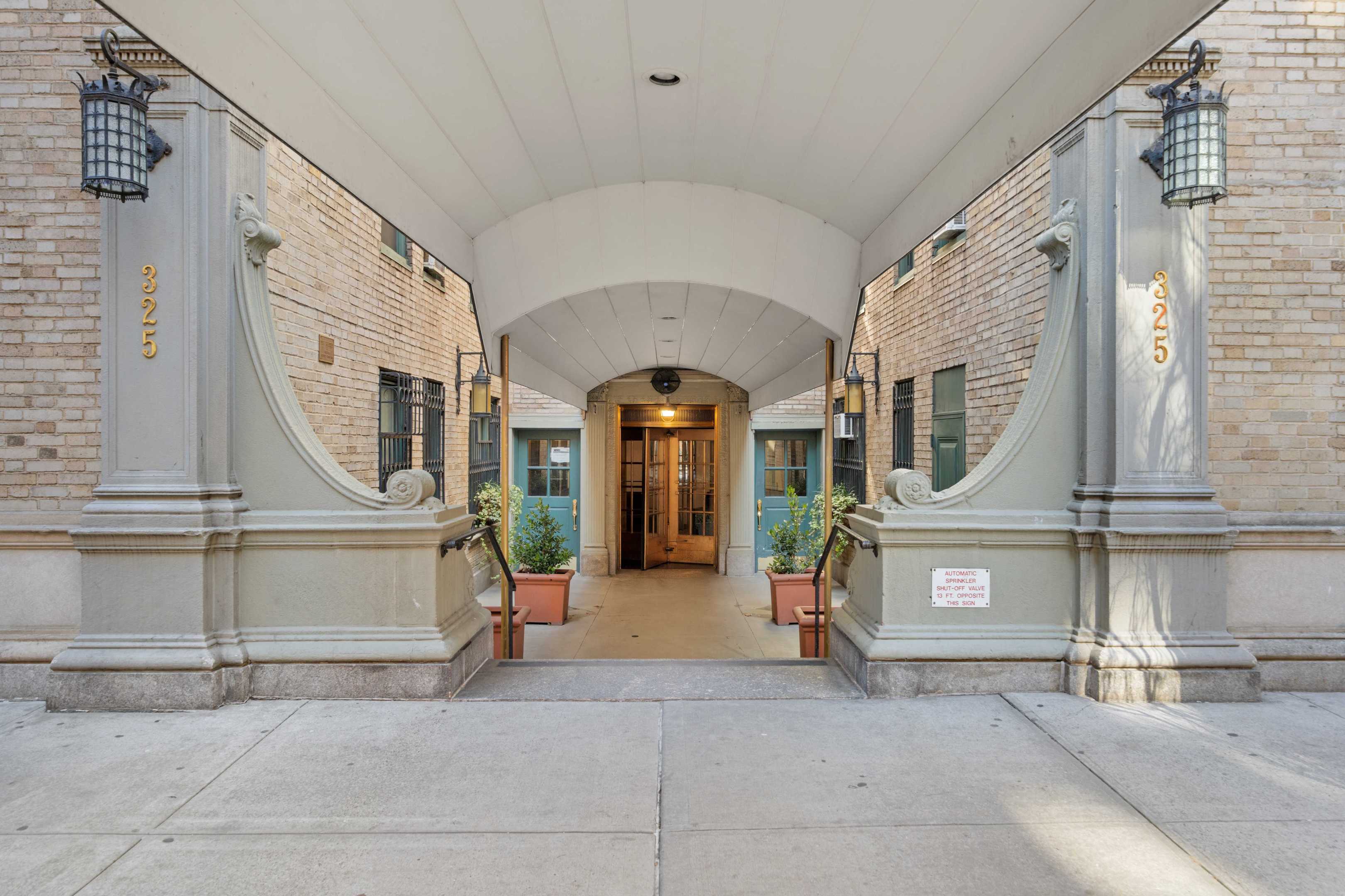 325 W 45th Street 519