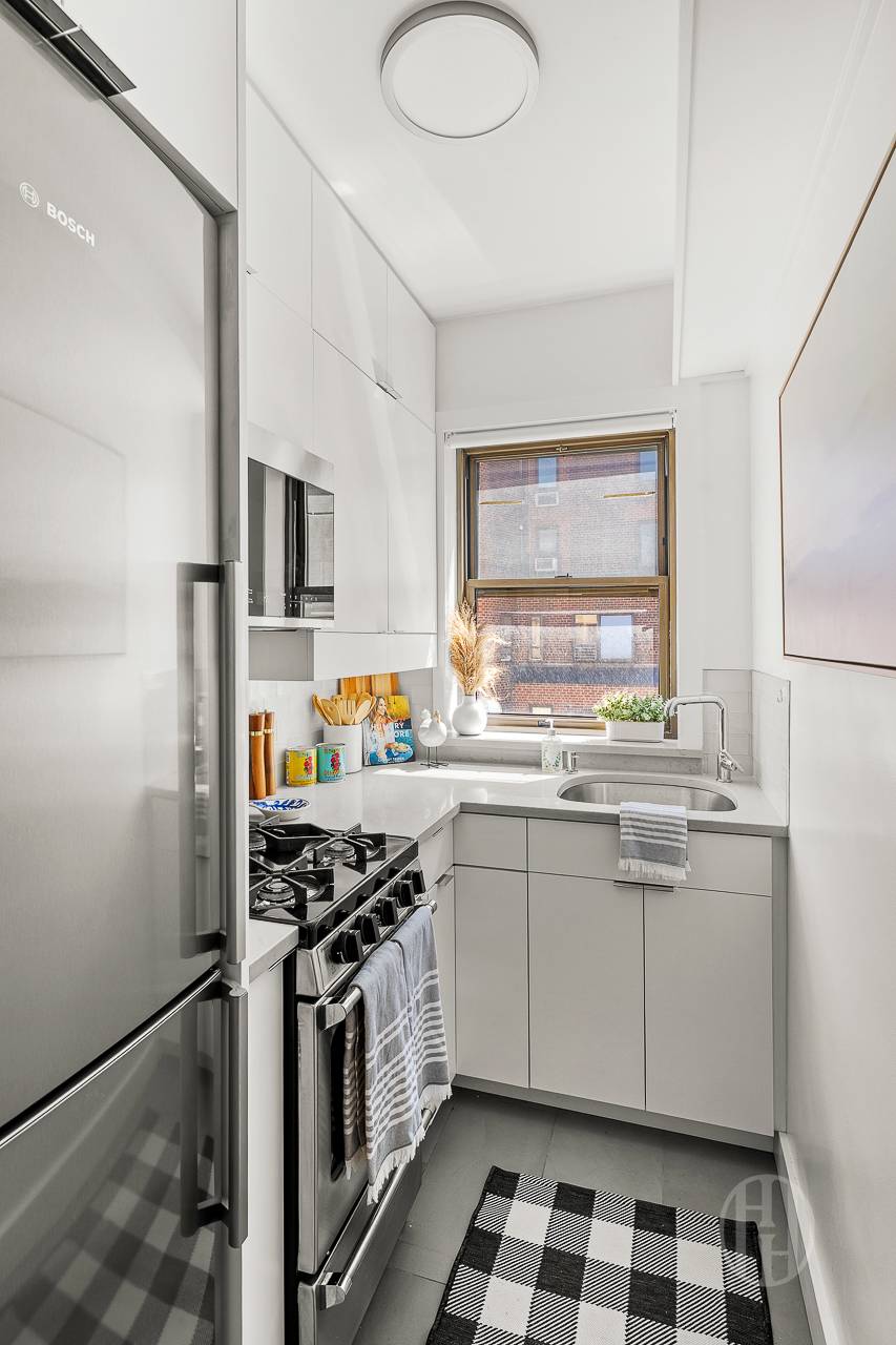 55 E End Avenue 16M
