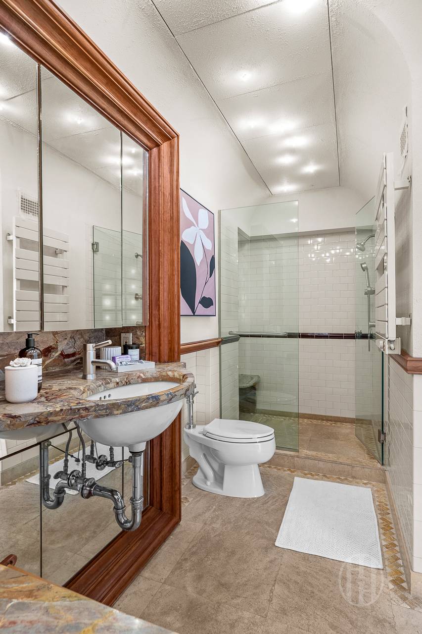 55 E End Avenue 16M