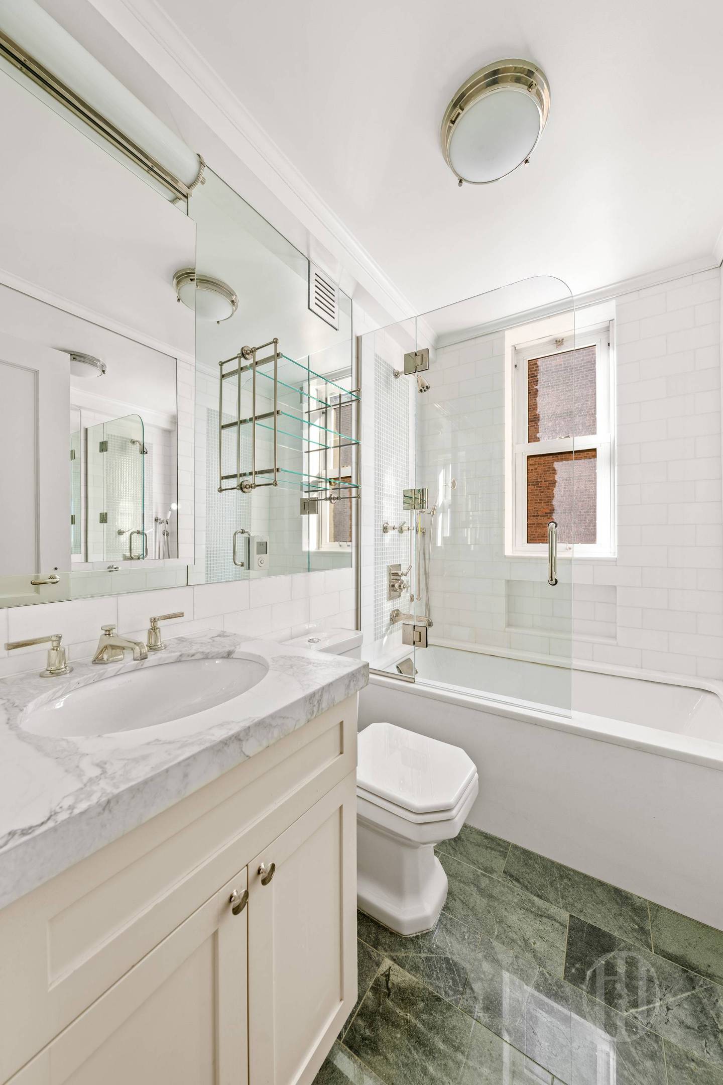 28 E 10th Street 10B