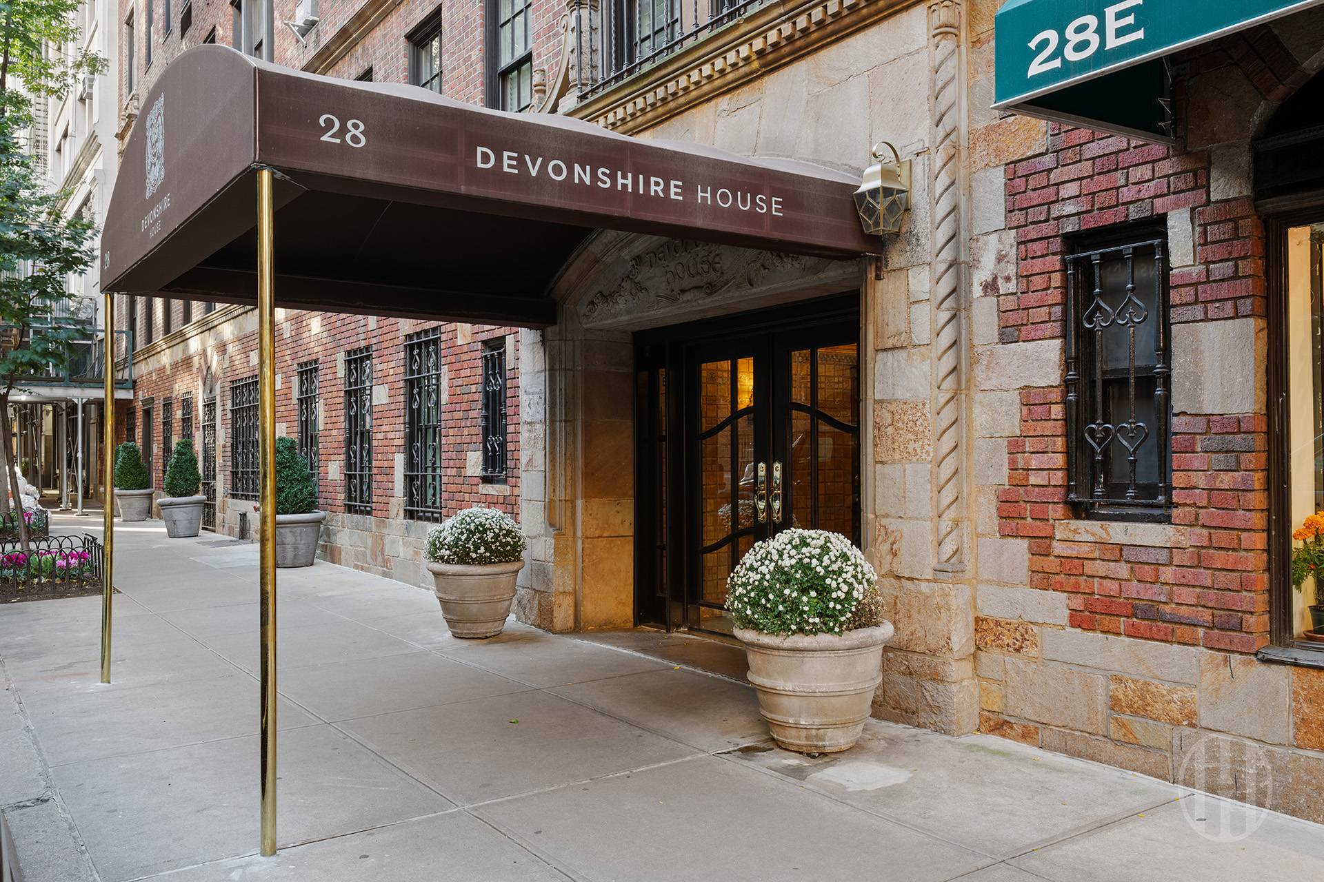 28 E 10th Street 10B