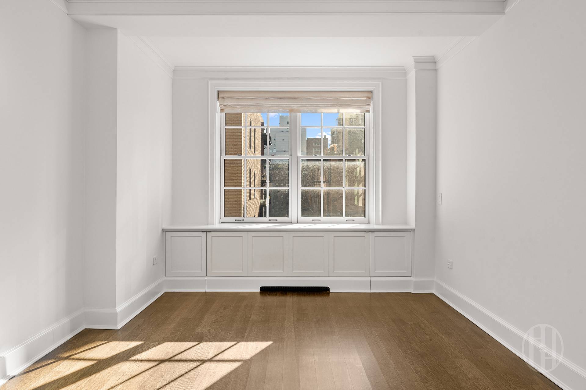 28 E 10th Street 10B