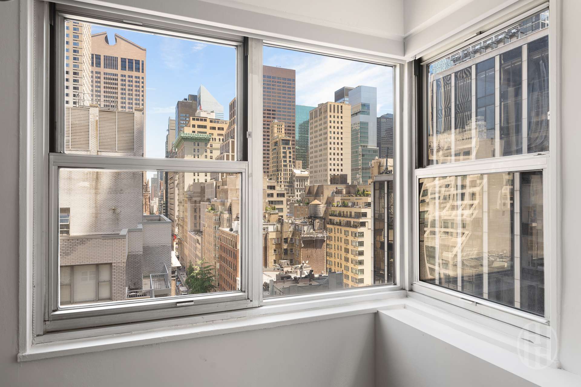 77 W 55th Street 16B