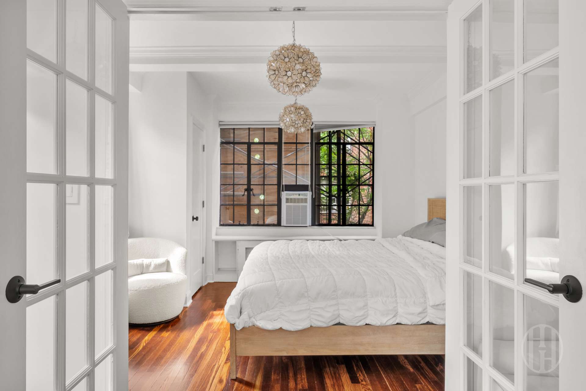 320 E 42nd Street 718
