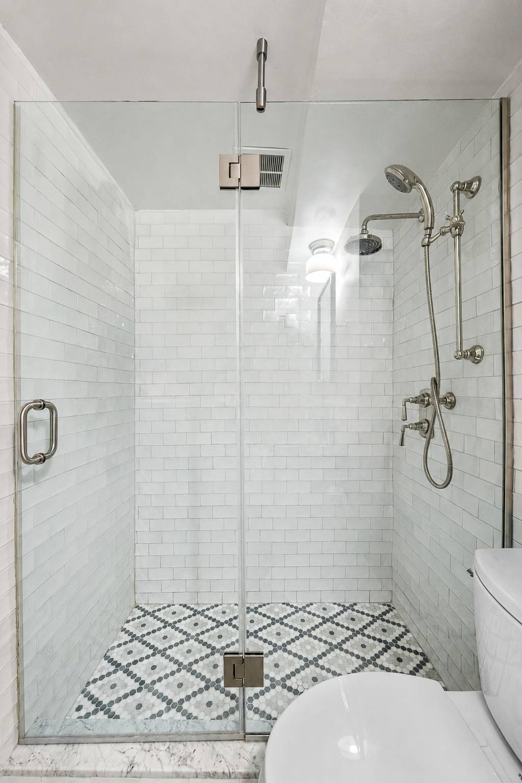 320 E 42nd Street 718