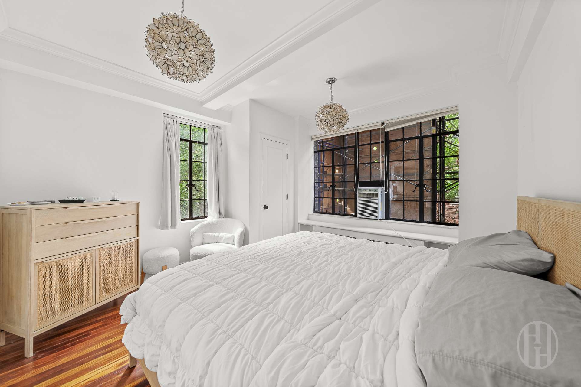 320 E 42nd Street 718