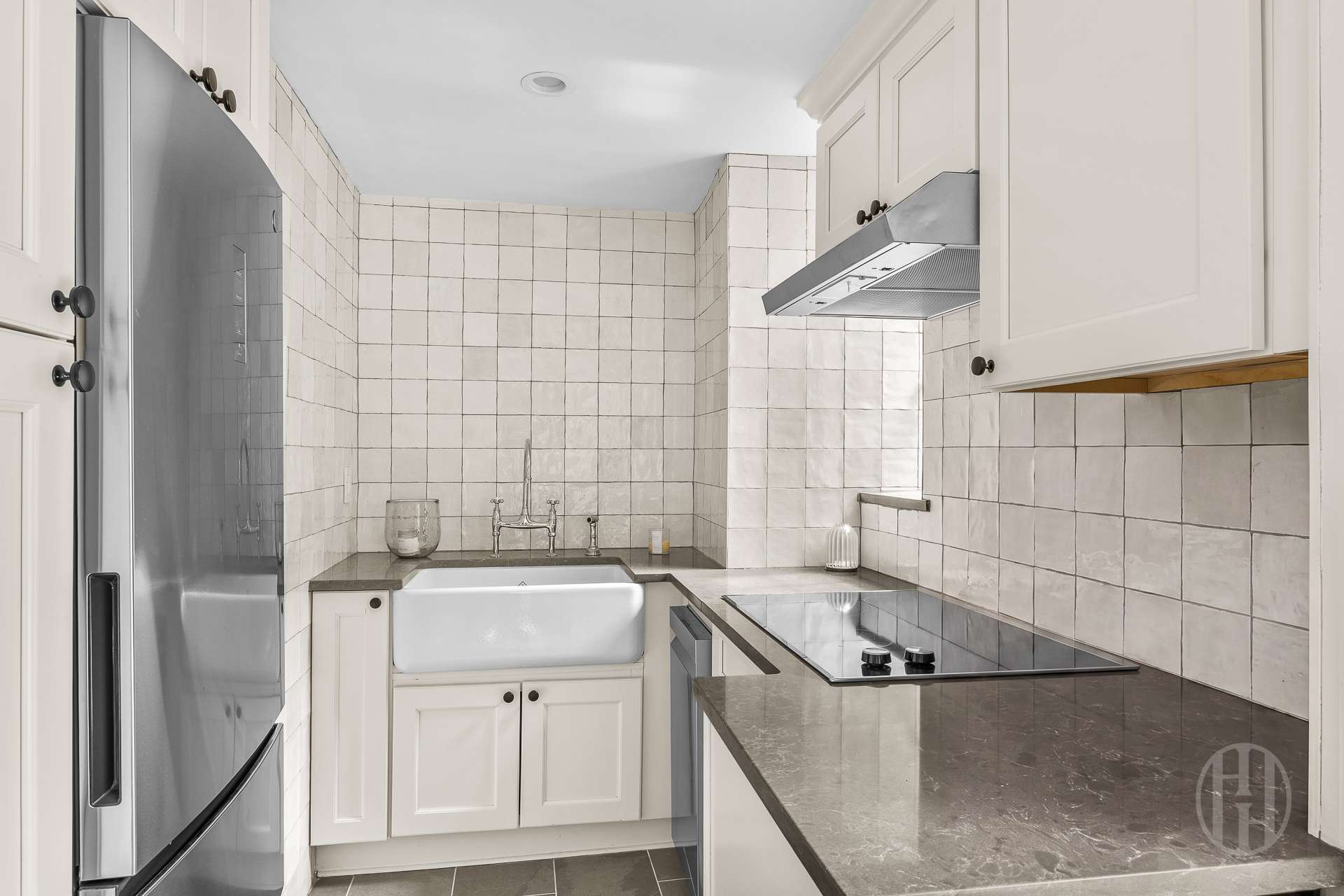 320 E 42nd Street 718