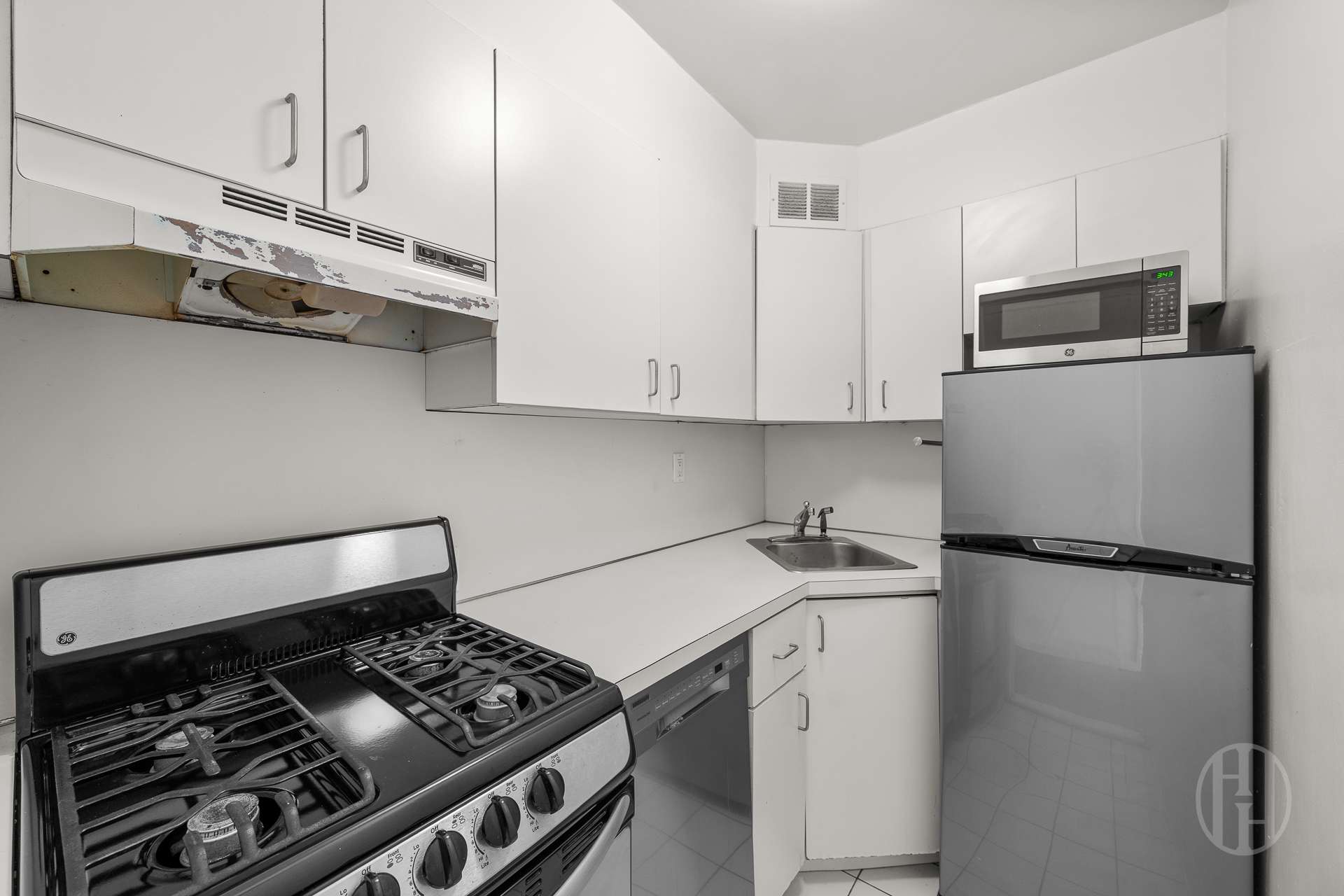 155 E 34th Street 17C
