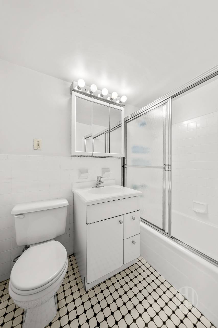 155 E 34th Street 17C